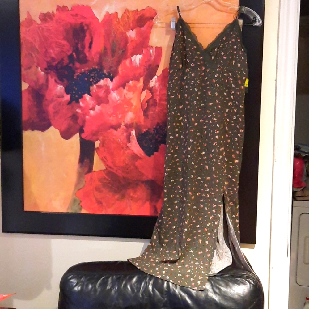NWT MIDI SPAGHETTI STRAP SUN DRESS SIZE MED JUNIORS FLORAL